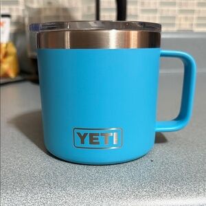 YETI Turquoise Mug with Clear Lid